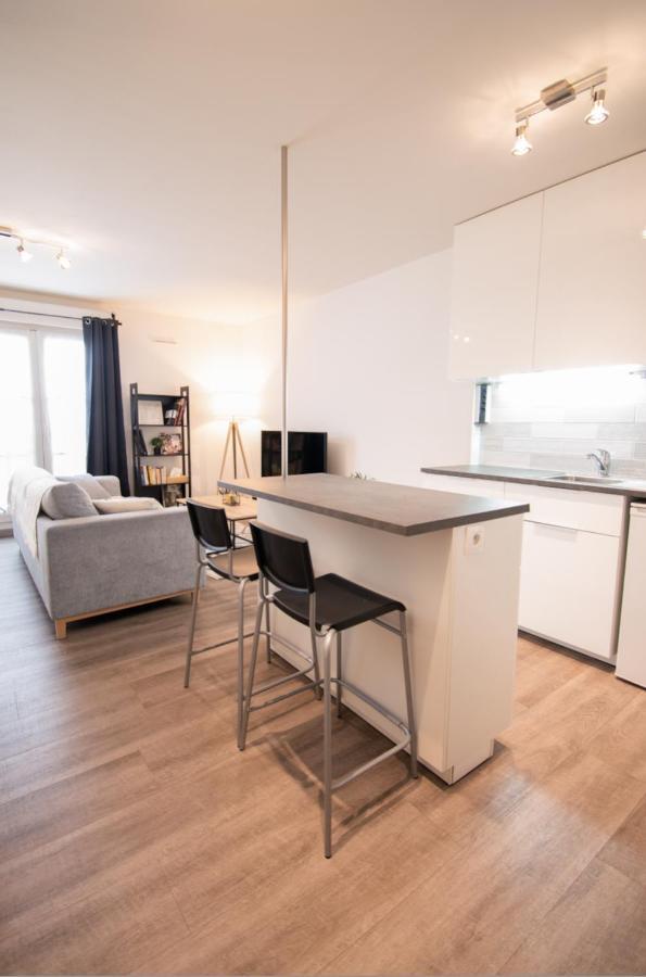 Joli Studio Tout Confort A 2 Pas De La Gare Poissy Exterior photo